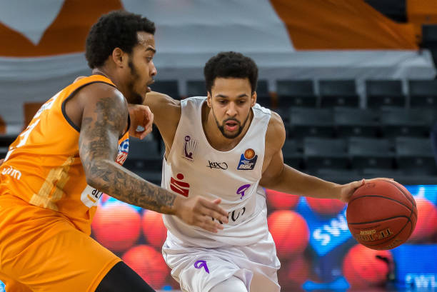 但背后的坚 但背后的坚